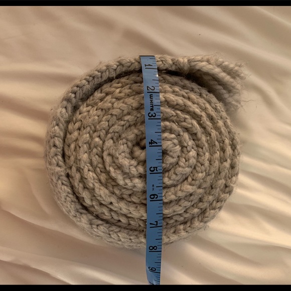 Chunky Hand-Knitted Oversized Scarf - Picture 6 of 6